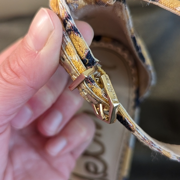 Sam Edelman Jacquard Floral Gold Block Heel with Ankle Strap Size 7.5 💛 - Picture 6 of 6